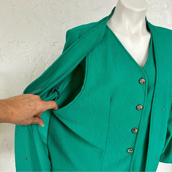 VTG Versatile Green Textured Vest/Jacket All-in-One Top w/Gold Buttons and Studs - Picture 8 of 14